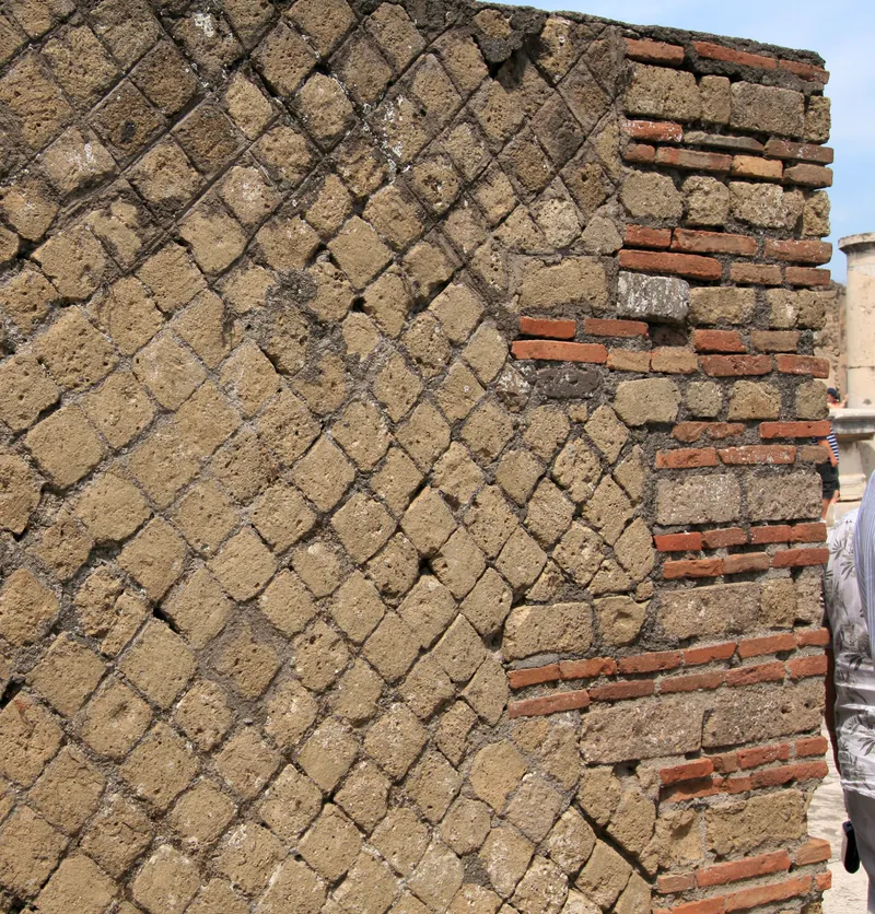 Opus reticulatum in Pompeii: small square stones set in a net pattern over concrete.
